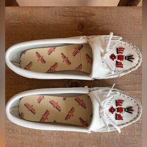 Minnetonka White Moccasin with Red Logo Insole
